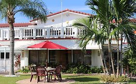 Breakaway Inn Guest House